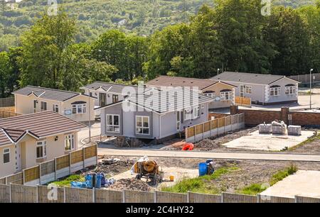 Upper Boat, vicino Pontypridd, Galles - Giugno 2020: Nuove case mobili su un sito vicino Pontypridd, che è in fase di miglioramento con nuove strade e basi. Foto Stock