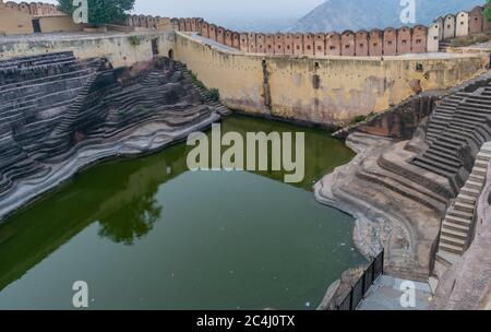 Il passo bene al Nahargarh Fort, Jaipur, Rajasthan, India Foto Stock