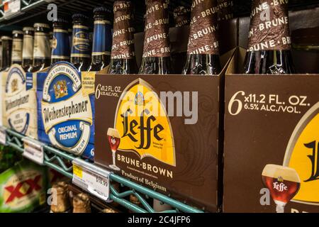 La birra artigianale sezione, Fairway Super mercato, New York City, Stati Uniti d'America Foto Stock