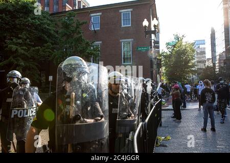 Intorno alla White House Secret Service polizia in formazione Foto Stock