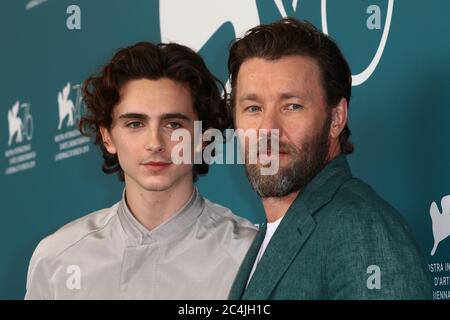 VENEZIA, ITALIA - 02 SETTEMBRE: Timotee Chalamet e Joel Edgerton partecipano alla fotocellula 'il Re' durante il 76° Festival del Cinema di Venezia Foto Stock