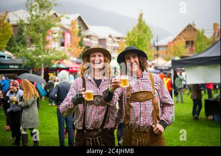 Whistler, BC, Canada: Whistler Village Beer Festival a Olympic Plaza – Stock Photo Foto Stock