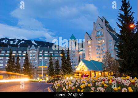 Whistler, BC, Canada: Fairmont Chateau Whistler in primavera - Foto d'archivio Foto Stock