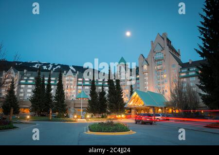 Whistler, BC, Canada: Fairmont Chateau Whistler al tramonto in primavera – Stock Photo Foto Stock