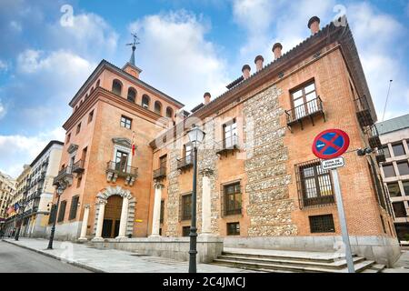 La casa con i sette camini. Sede del Ministero della Cultura e dello Sport. Madrid. Spagna. Foto Stock