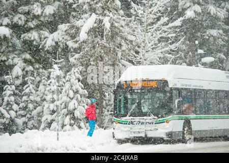 Whistler, BC, Canada: Bus navetta del villaggio superiore in inverno – Stock Photo Foto Stock