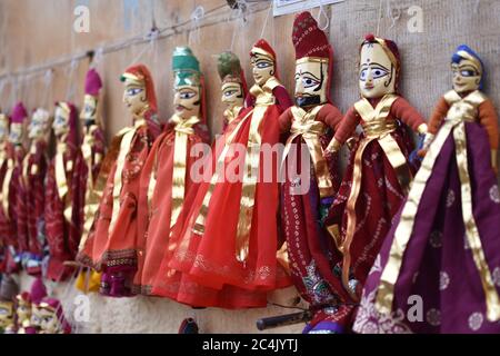 La bambola del burattino o Kathputli è un teatro del burattino della stringa, nativo a Rajasthan, India Foto Stock