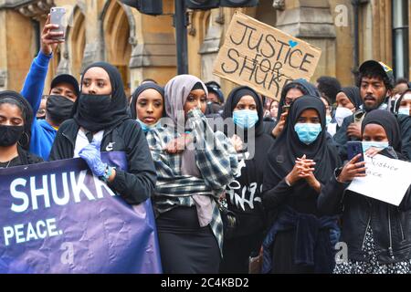 Centro di Londra, Regno Unito. 27 Giugno 2020. ; migliaia di giovani che hanno marciato da Hyde Park a Parliament Square e nel centro di Londra, Shukri Yahye-Abdi annegato nel fiume Irwell e la polizia stanno ancora esaminando la sua causa di morte, le petizioni sono state inviate al sindaco di Manchester Andy Burnham con oltre 6000 firme per esaminare ciò che molti credono essere un attacco razzista: Credit: Natasha Quarmby/Alamy Live News Foto Stock