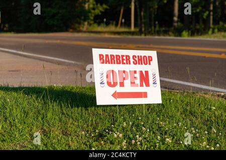 Generico Barber Shop Open Sign, all'esterno con spazio per fotocopie Foto Stock
