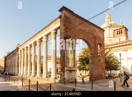 Milano, Italia - 22 Maggio 2017: Antiche Colonne Di San Lorenzo A Milano. E' una delle principali attrazioni turistiche di Milano. Architettura storica in s. Foto Stock