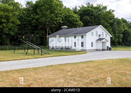 Amish School House, Indiana, USA, di James D Coppinger/Dembinsky Photo Assoc Foto Stock