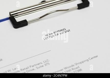 Primo piano di un documento giuridicamente vincolante Foto Stock