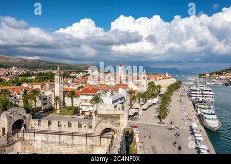 Trogir città vecchia in Croazia. Panorama bellissimo della città Foto Stock