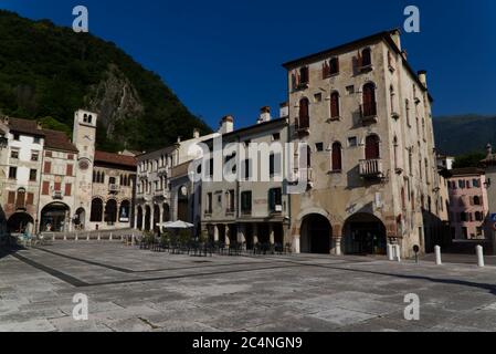 Italia, Vittorio Veneto, vista su Piazza Flaminio nel quartiere Serravalle Foto Stock