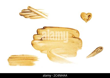 Set di pennellate dorate per il tuo design. Isolato su sfondo bianco. Vernice oro. Foto Stock