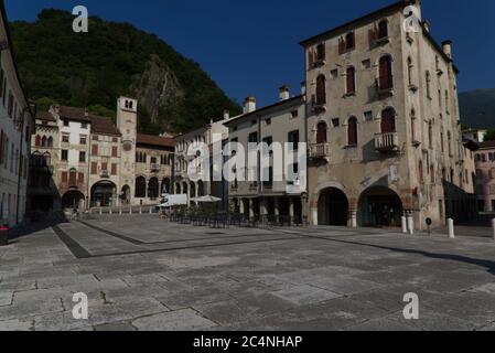 Italia, Vittorio Veneto, vista su Piazza Flaminio nel quartiere Serravalle Foto Stock