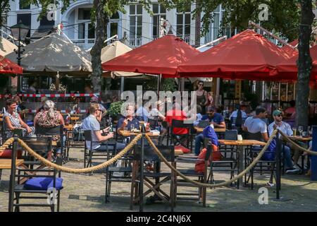 Den Haag, Paesi Bassi. 26 Giugno 2020. DEN HAAG, 26-06-2020, Horeca in coronatijd Credit: Pro Shots/Alamy Live News Foto Stock