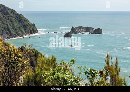 Vista dal Knights Point Lookout ad Arnott Point, West Coast, South Island, Nuova Zelanda Foto Stock