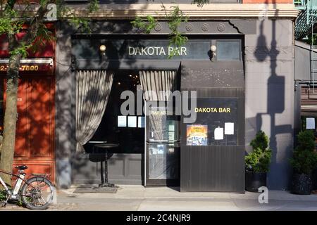 The Dakota Bar, 53 W 72nd St, New York, New York, foto di un cocktail bar e ristorante nel quartiere Upper West Side di Manhattan. Foto Stock