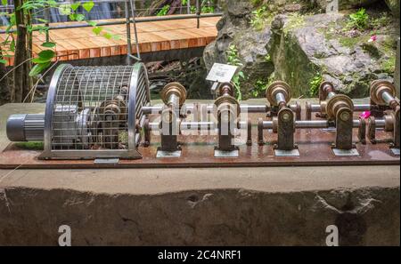 Tempo di Arthur chanson. Costruito dal Giardino del Trauttmansdorff in Alto Adige, Italia settentrionale Foto Stock