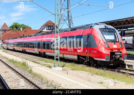 DB Regio Bombardier Talent 2 treno alla stazione di Warnemünde Foto Stock