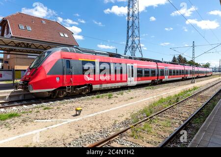 DB Regio Bombardier Talent 2 treno alla stazione di Warnemünde Foto Stock