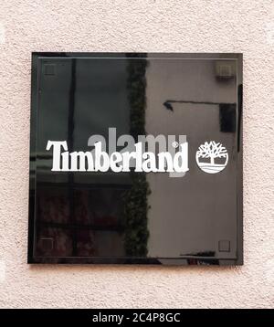 Ingolstadt, Germania : Timberland store. L'azienda, fondata nel 1952, è tra  i più grandi rivenditori di calzature e moda outdoor in tutto il mondo Foto  stock - Alamy