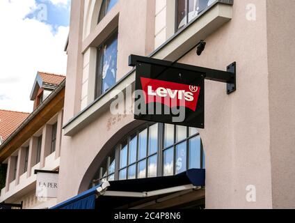 Ingolstadt, Germania : punto vendita Levi, Ingolstadt. Fondata nel 1853, Levi Strauss è un'azienda di abbigliamento americana conosciuta in tutto il mondo per il suo marchio Foto Stock