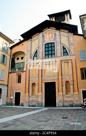 Como, Lombardia, Italia. Chiesa di San Giacomo (S. James Church). L'aspetto attuale è il risultato della demolizione e trasformazione di una grande basilica probabilmente costruita nella seconda metà dell'XI secolo. Foto Stock