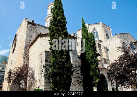 Figueres, l'Alt Empordà, Girona, Catalunya, Spain.Eglésia de Sant Pere o Iglesia de San Pedro (St. Pietro), chiesa parrocchiale cattolica romana costruita in varie fasi nel IX, XIV, XVI, XVII e XVIII secolo. Foto Stock