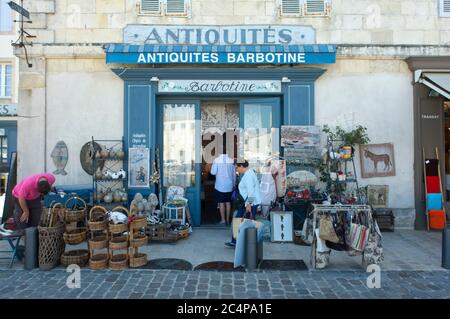 Negozio di antiquariato a Saint-Martin-de-Ré, Ile de Ré, Charente-Maritime, Francia Foto Stock