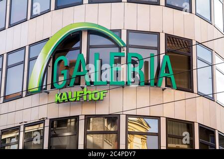 Wurzburg, GERMANIA : Negozio di moda Galeria Kaufhof il 02,2017 novembre a Wurzburg, Germania. Galeria Kaufhof GmbH è una catena tedesca di grandi magazzini wh Foto Stock