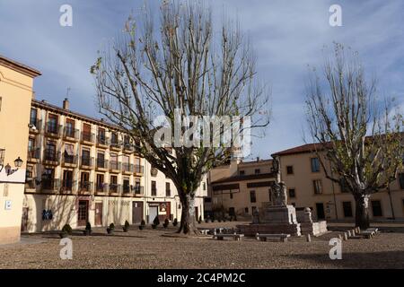 Leon, Spagna - 9 dicembre 2019: Plaza sta. María del Camino, humedo Barrio Foto Stock