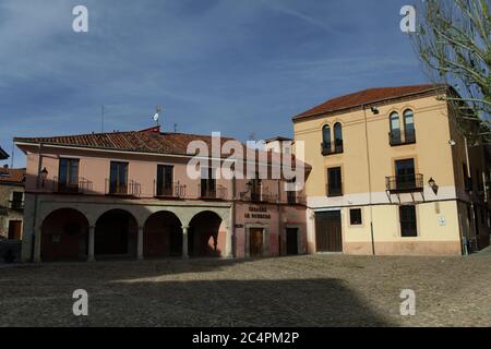 Leon, Spagna - 9 dicembre 2019: Plaza sta. María del Camino, humedo Barrio Foto Stock