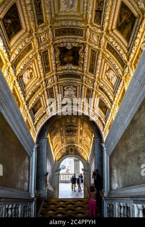 Venezia, Italia - 20 maggio 2017: Scalinata del Rinascimento all'interno del Palazzo Ducale di Venezia`s. Palazzo Ducale medievale è un famoso punto di riferimento del cit Foto Stock