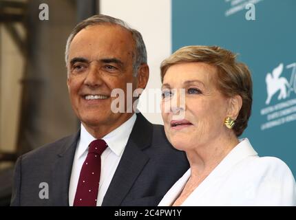 VENEZIA, ITALIA - SETTEMBRE 03: Alberto Barbera e Julie Andrews partecipano al Leone d'Oro per la fotocellula a vita Foto Stock