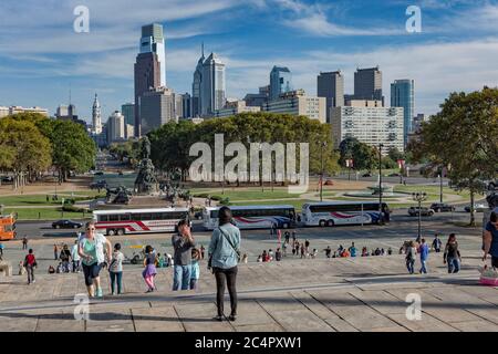 Vista del centro cittadino di Philadelphia e dalle fasi di il Museo d Arte Foto Stock