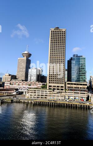 La torre Vancouver Lookout e la torre alta degli editori del Vancouver Sun e della provincia di Vancouver, Canada Foto Stock