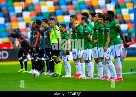 Allo stadio Dacia Arena, udine, 28 giu 2020, calcico udinese e atalanta bc in formazione durante Udinese vs Atalanta - - Credit: LM/Alessio Marini/Alamy Live News Foto Stock