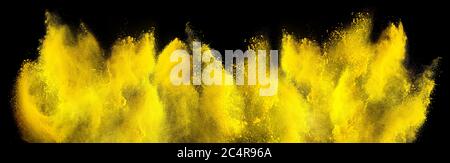 vernice giallo holi colore polvere esplosione isolata su sfondo nero scuro. industria bello festa concetto festival Foto Stock