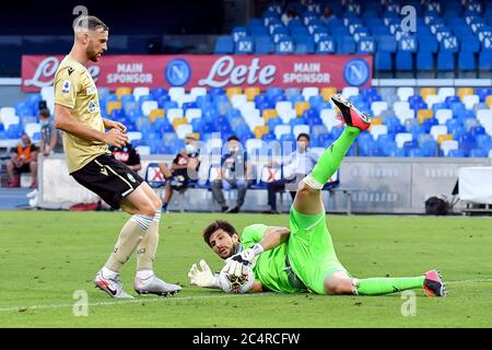 NAPOLI, ITALIA - 28 GIUGNO: Francesco Vicari di SPAL, Karlo Letica di SPAL durante la serie A League game Napoli contro SPAL il 28 giugno 2020 a Napoli, Italia Foto Stock