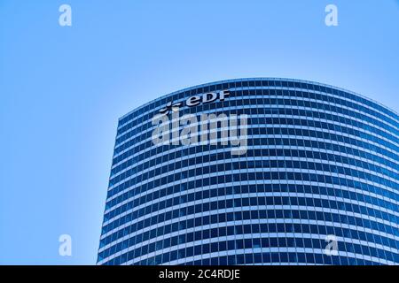 Sede centrale, grattacieli e uffici del Gruppo EDF nel quartiere commerciale la Defense di Parigi Foto Stock