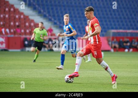 Salisburgo, Austria 28 giugno 2020: tipico - BL - 19/20 - Sp. 30 - RB Salzburg vs. TSV Prolattal Hartberg Dominik Szoboszlai (FC Red Bull Salzburg), azione/immagine singola/con palla/| utilizzo in tutto il mondo Foto Stock