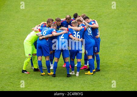 Bielefeld, Germania. 28 giugno 2020. Firo: 28.06.2020, Fuvuball, 3.Bundesliga, 2019/2020 Arminia Bielefeld - FC Heidenheim la squadra del FC Heidenheim prima della partita. | utilizzo in tutto il mondo credito: dpa/Alamy Live News Foto Stock