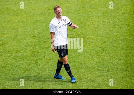 Bielefeld, Germania. Firo: 28.06.2020, Fuvuball, 3.Bundesliga, 2019/2020 Arminia Bielefeld - FC Heidenheim Fabian Klos (Arminia Bielefeld) ride, ride | usage worldwide Credit: dpa/Alamy Live News 2020 Foto Stock