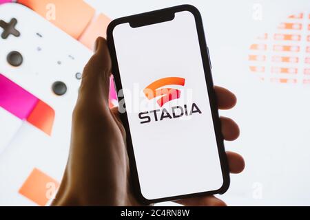Logo Stadia sullo schermo dello smartphone. Foto Stock