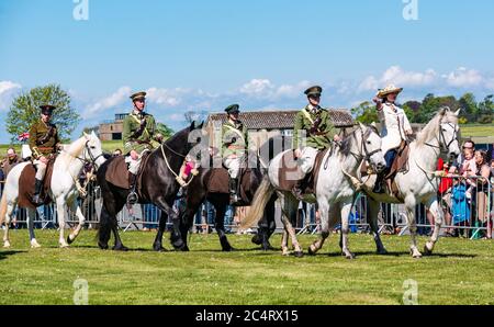 Les Amis D'Onno esibizione di squadra di equitazione con equitazione in occasione di eventi in tempo di guerra, East Fortune, East Lothian, Scozia, Regno Unito Foto Stock