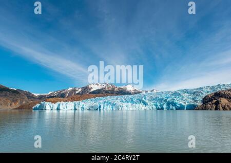 Paesaggio panoramico del ghiacciaio Gray situato nel parco nazionale Torres del Paine, Patagonia, Cile. Foto Stock