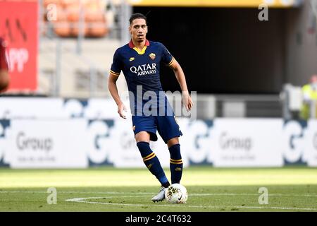 Milano, Italia. 28 Giugno 2020. MILANO, ITALIA - 28 giugno 2020: Chris Smalling di COME Roma in azione durante la Serie A una partita di calcio tra AC Milano e AS Roma. (Foto di Nicolò campo/Sipa USA) Credit: Sipa USA/Alamy Live News Foto Stock