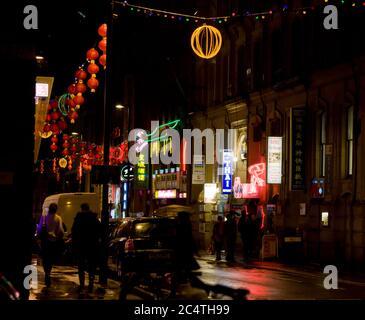 Chinatown, Manchester, Inghilterra, Regno Unito, fotografia di strada, foto di strada, negozi, tailandese, cinese, caffè, ristoranti, neon, luci Foto Stock